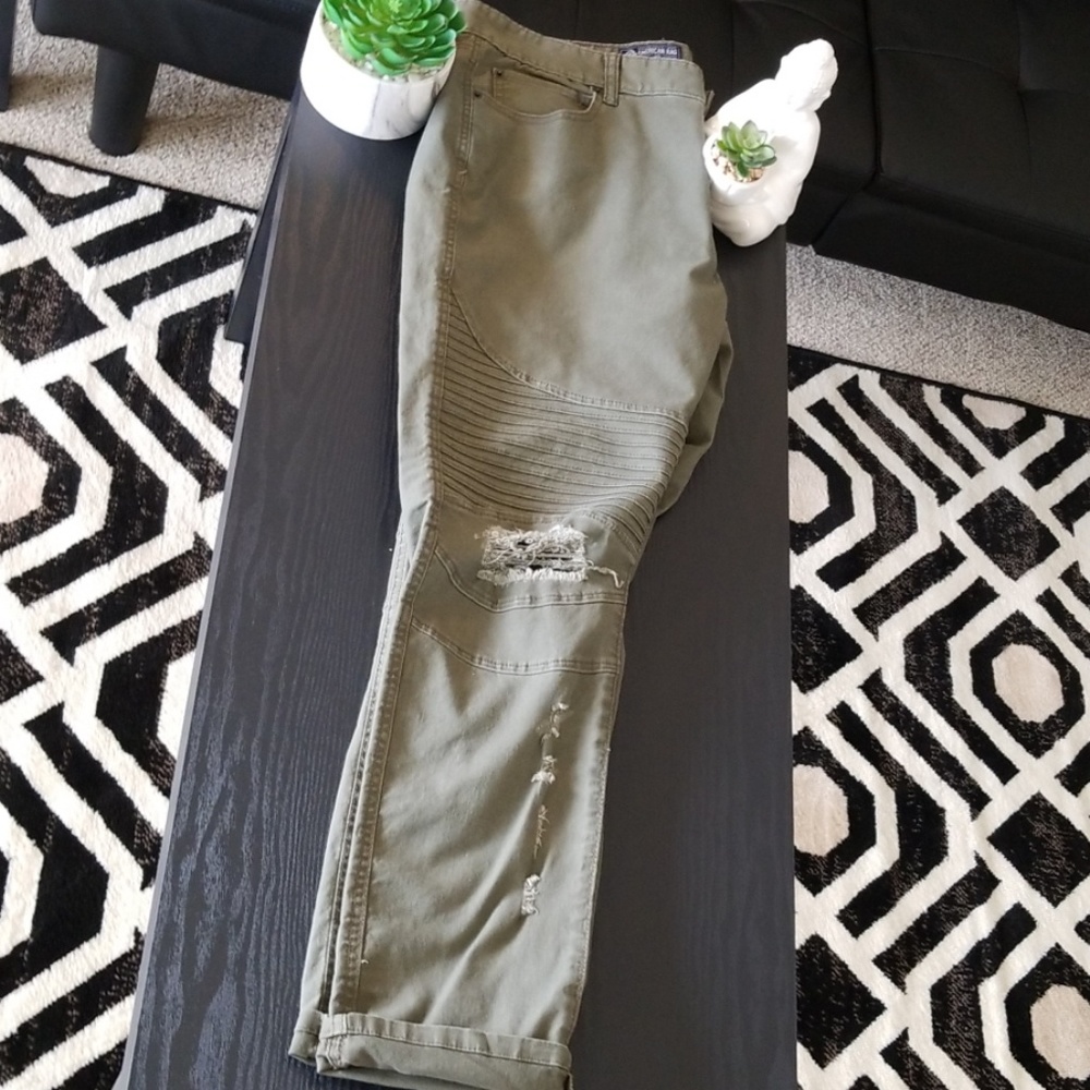 Slim fit distressed jeans